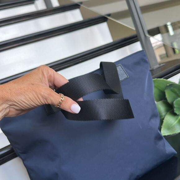 Fossil Navy Nylon Shoulder Tote Bag – Travel, Gym, Diaper Bag – Like New - Picture 7 of 10